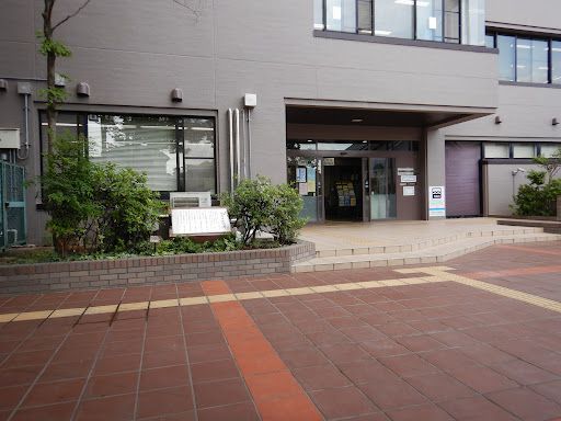 足立区立舎人図書館
