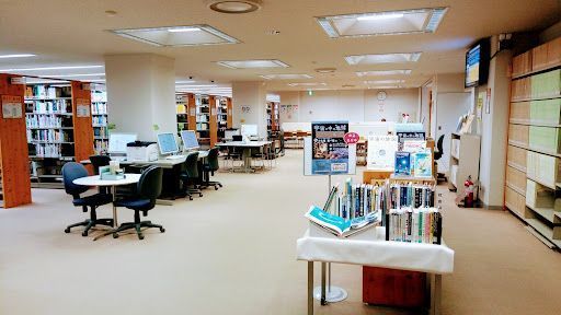 青梅市で最高の近くの図書館